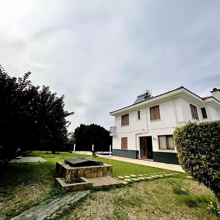 Separate With Pool And Garden In Lefkosa Appartement